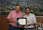 Presidente Carlão entrega Medalha a Professor Doutor, José Flávio Rodrigues que atua na SED