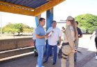 Prefeitura inicia revitalização de pontos de ônibus e melhorias na sinalização próximo a escolas