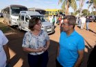 Prefeitura entrega ônibus novo para Educação e três veículos para Assistência Social