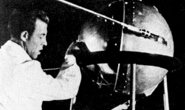 MIS e Cineclube A Boca exibem a comédia brasileira ‘O Homem do Sputnik’ nesta quinta