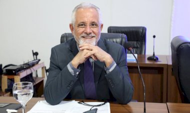 Sessão solene homenageia profissionais e alunos destaques em educação e social em Dourados