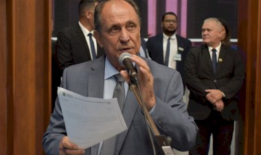 Zé Teixeira lamenta falecimento de ex-prefeito de Laguna Carapã