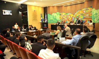 Em sessão com Plenário cheio, vereadores marcam audiência para prestação de contas