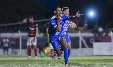 Zagueiro marca três, Ivinhema goleia Águia Negra e está na final do Campeonato Estadual