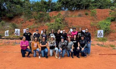 PMMS realiza instrução de tiro para todo efetivo feminino em comemoração ao Dia Internacional da Mulher