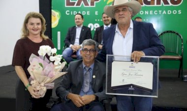 Alex Cadeirante homenageia presidente do Sindicato Rural em Sessão Solene na Expoagro