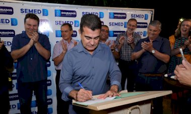 Prefeito assina ordem de serviço para reforma da Escola Professora Avani Cargnelutti