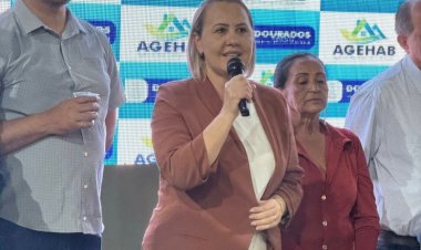 Liandra da Saúde participa da entrega de 250 títulos de regularização fundiária no bairro Santa Felicidade