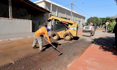Prefeitura recupera pavimentação em importante via de Vila Vargas