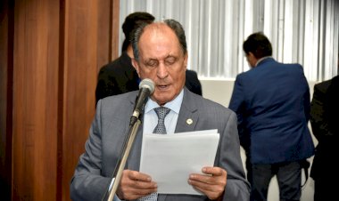 Zé Teixeira solicita recursos para melhoria em escola de Dourados