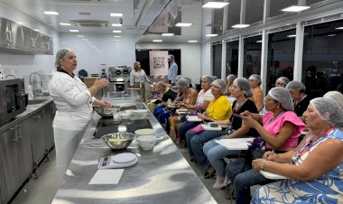 Carreta-Escola de Gastronomia do Senac estaciona no centro da Capital e leva cursos gratuitos à população