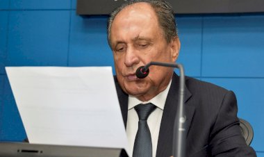 Zé Teixeira celebra Dia do Professor com homenagem a educador douradense