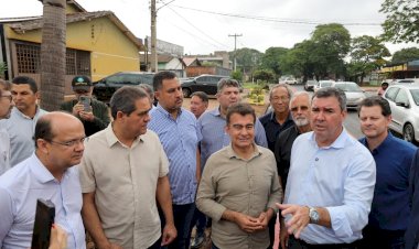 Prefeito e governador vistoriam recapeamento e assinam ordens de serviço para passarela e obras de asfalto em Dourados