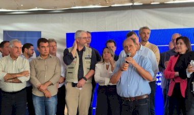 Zé Teixeira destaca investimento em saúde com entrega de Policlínica