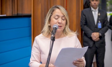 Lia Nogueira solicita computadores para escola e reforça compromisso com a inclusão digital