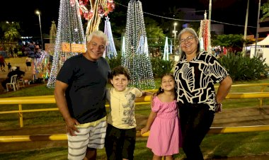 Famílias transformam “Natal Encantado Dourados” em local de confraternização