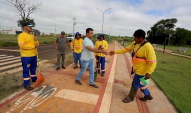 Em contato direto com a população, prefeito percorre bairros e vistoria serviços públicos