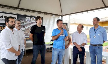 Durante entrega de moradias, prefeito destaca “parcerias que realizam sonhos”