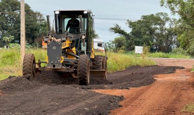 “É um momento histórico para as sitiocas”, diz moradora sobre início da aplicação de fresado nas Sitiocas Ouro Fino e Alvorada, em Dourados