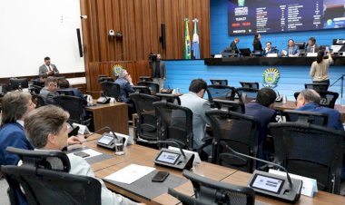 Deputados votam quatro projetos durante a primeira sessão da semana