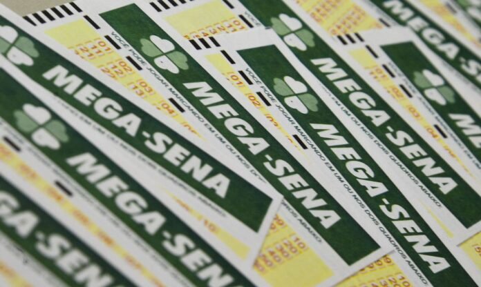 Mega-Sena acumula e prêmio vai a R$ 30 milhões; veja as dezenas sorteadas ontem