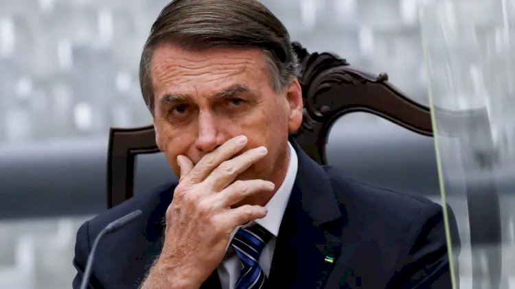 STF manda ex-presidente Jair Bolsonaro entregar passaporte