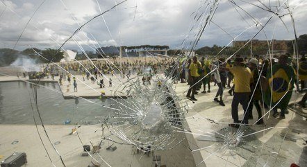 Anistiar crimes contra democracia é inconstitucional, dizem juristas
