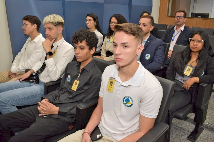 Liga Acadêmica de Direito Eleitoral visita ALEMS e conhece processo legislativo