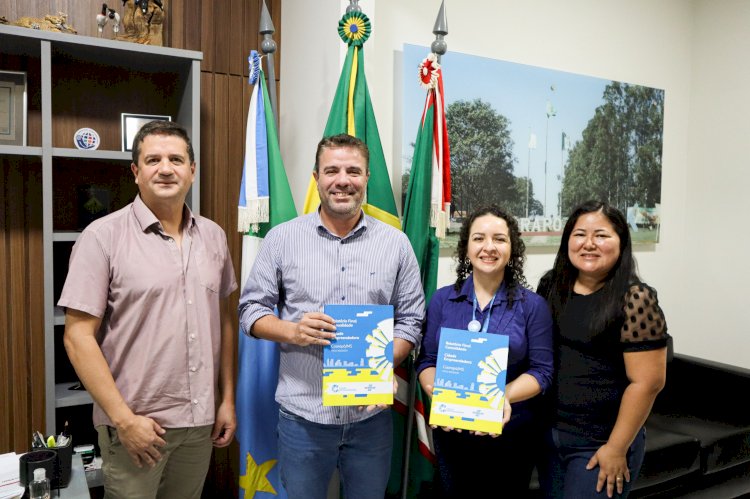 Prefeito André Nezzi recebe o relatório final do programa Cidade Empreendedora