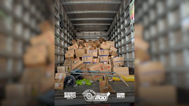 Carga de produtos alimentícios, avaliada em mais de R$ 20 mil, é recuperada pela PM
