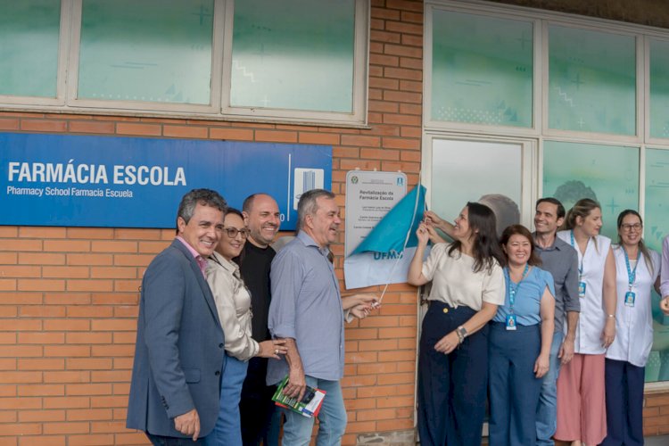 Vereador Landmark descerra placa de revitalização da Farmácia Escola da UFMS