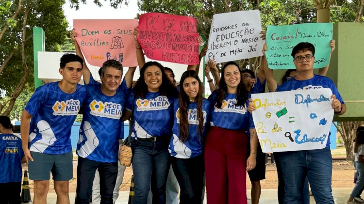 Vereador Landmark se une a estudantes em protesto contra cortes no programa Pé-de-Meia
