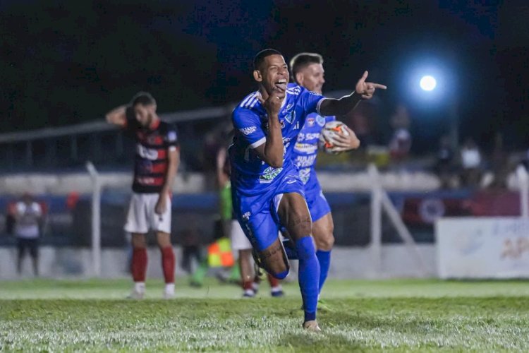 Zagueiro marca três, Ivinhema goleia Águia Negra e está na final do Campeonato Estadual