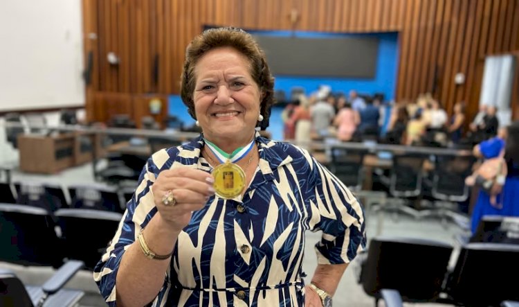 Édia Lazzarini é homenageada na ALEMS pela vida dedicada ao artesanato profissional
