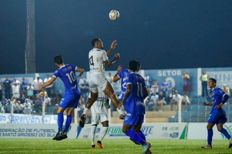 Operário marca no fim e sai na frente do Ivinhema na final do Campeonato Sul-Mato-Grossense