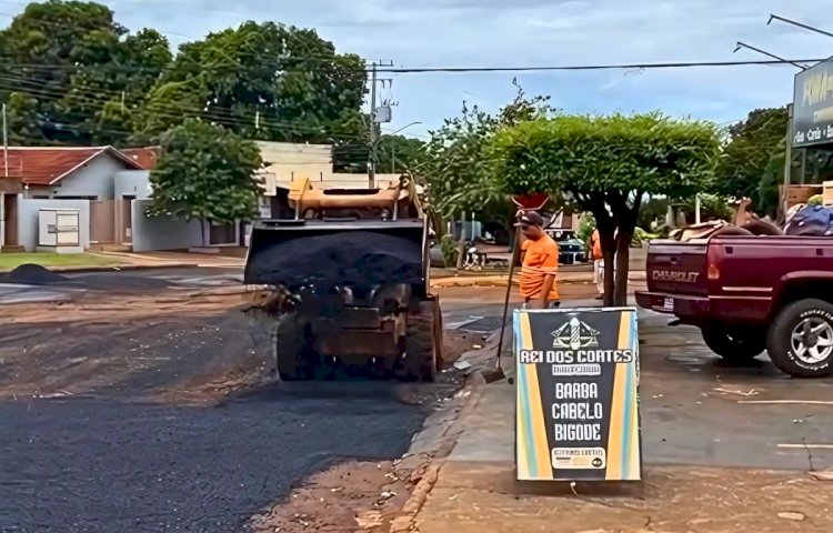 Prefeitura intensifica operação tapa-buraco na Rua Independência