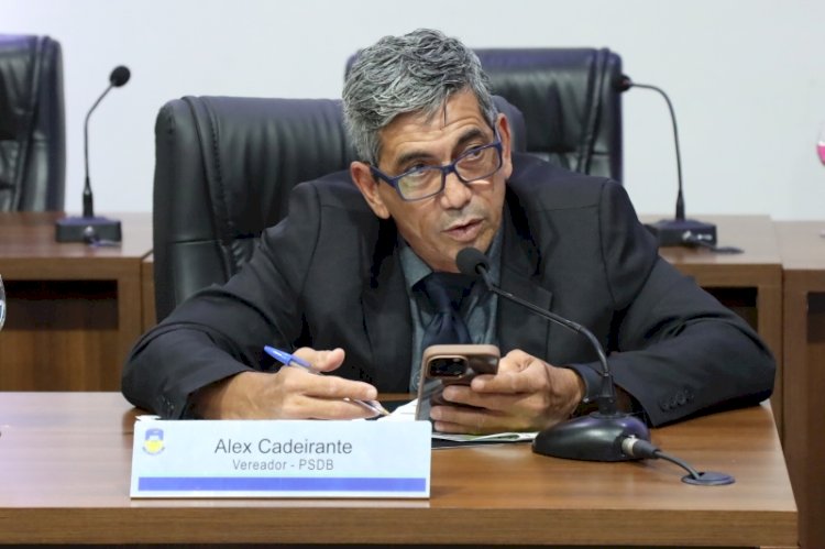 Alex Cadeirante realiza doação de cadeiras de rodas ao UPA