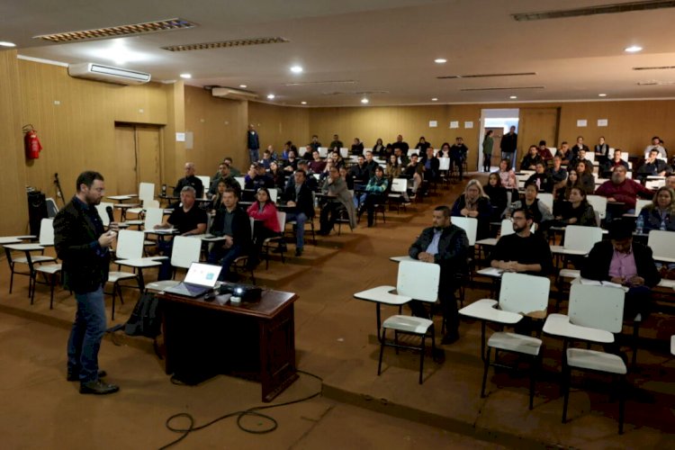 Palestra na Prefeitura aborda cuidados com o uso da Inteligência Artificial no setor público
