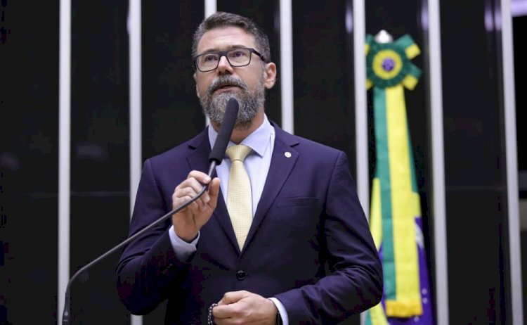 Deputado federal Marcos Pollon protocola pedido de impeachment do ministro Alexandre de Moraes