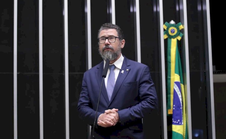 Comissão da Câmara aprova projeto de lei de Marcos Pollon que isenta imposto de renda para autistas e responsáveis legais