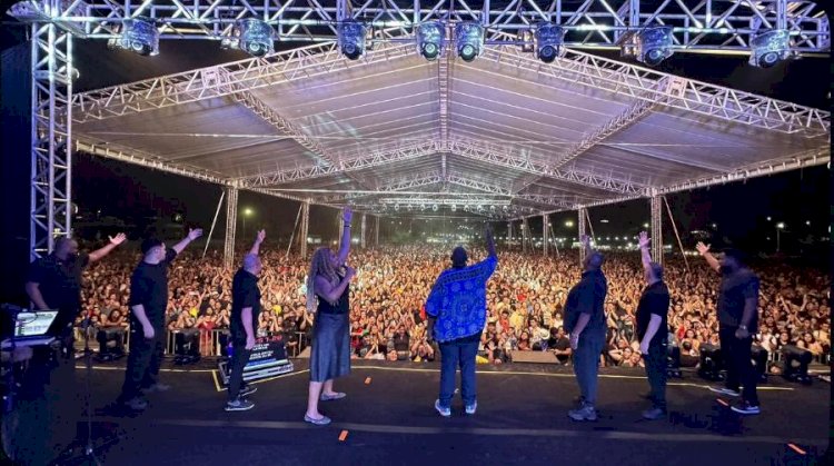 Show de Péricles reuniu quase 15 mil pessoas no Parque do Lago