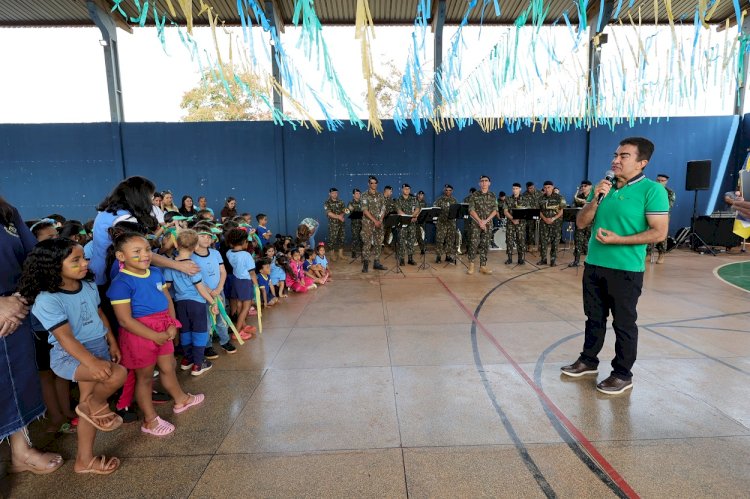 Prefeito destaca civismo e formação cidadã em Hora Cívica na Escola Sócrates Câmara