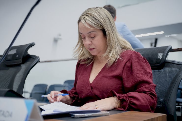 Lia Nogueira apresenta PL para homenagear médicos que marcaram a saúde de Dourados
