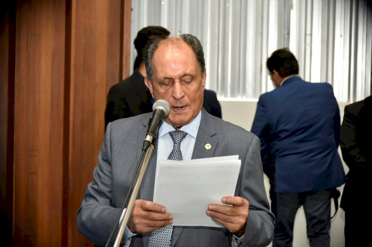 Zé Teixeira solicita recursos para melhoria em escola de Dourados
