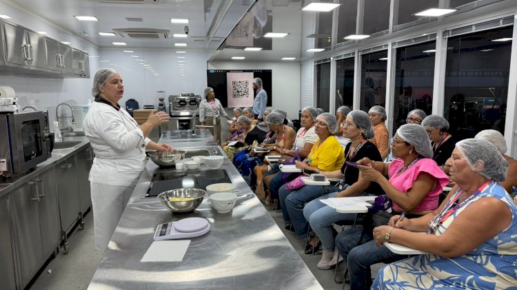 Carreta-Escola de Gastronomia do Senac estaciona no centro da Capital e leva cursos gratuitos à população