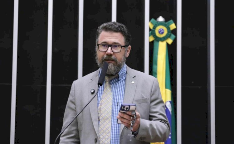 Projeto de lei de Marcos Pollon torna crime profanação da Eucaristia e símbolos religiosos