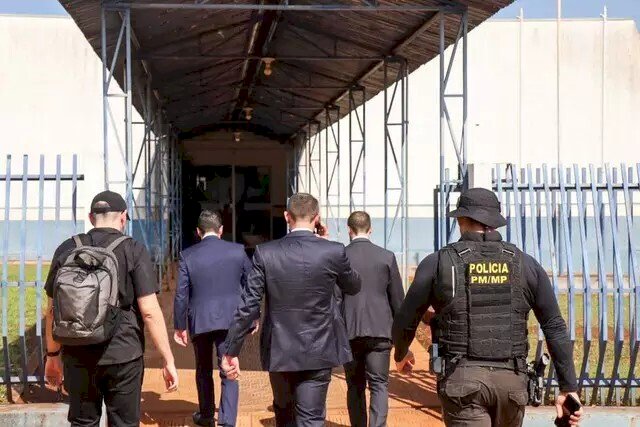 Mesmo investigado, prefeito aditivou contratos com “corruptos” e valor superou R$ 16,5 milhões