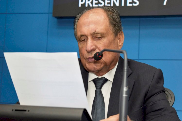 Zé Teixeira celebra Dia do Professor com homenagem a educador douradense