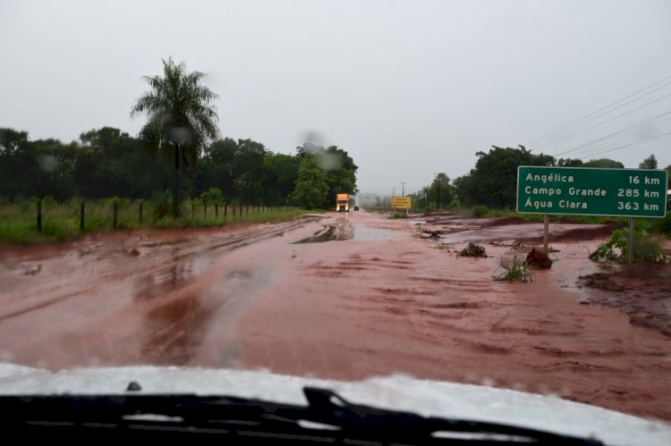 Chuvas com mais de 100 MM provocam danos em Ivinhema
