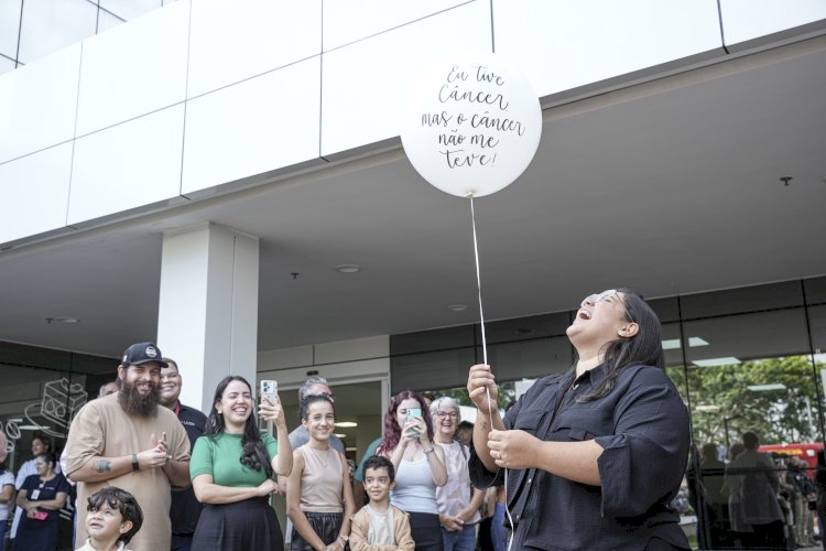 Do toque do sino ao juramento de cuidar: Maria Eduarda celebra a segunda vitória contra o câncer e se prepara na faculdade de Medicina para salvar vidas.